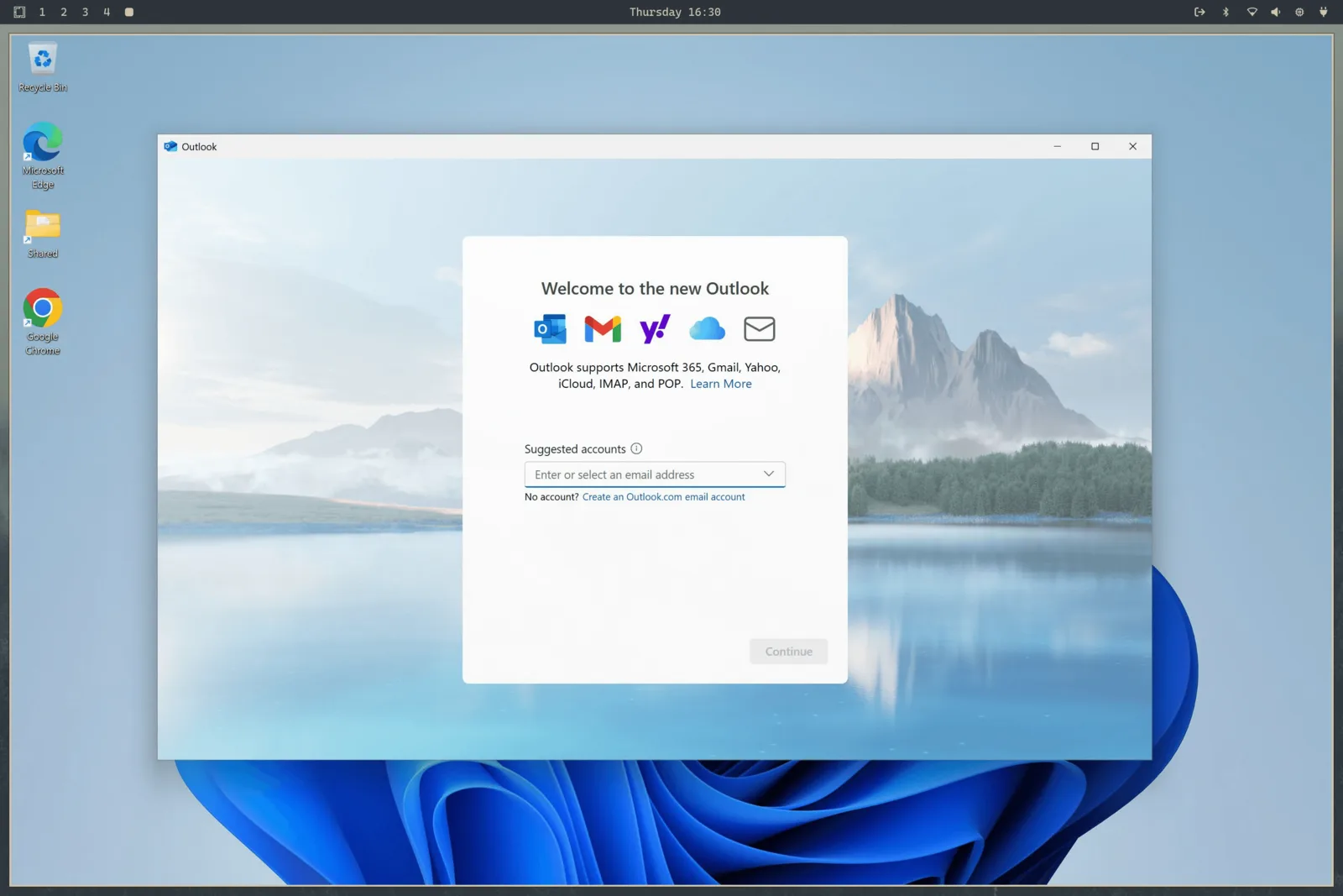 Windows 11 يشغّل Outlook داخل Omarchy، مع ظهور شريط سطح مكتب Omarchy في الأعلى